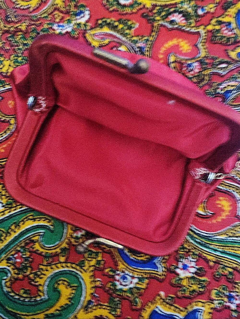 Vintage 60's Red Paisley Fold Over Clutch Purse With Attached Coin Purse - Picture 5 of 9